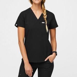 Figs Catarina One-Pocket Scrub Top in Black